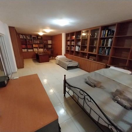 Bibliotheque Vintage Studio & Easy Garden Iraklio Exterior foto