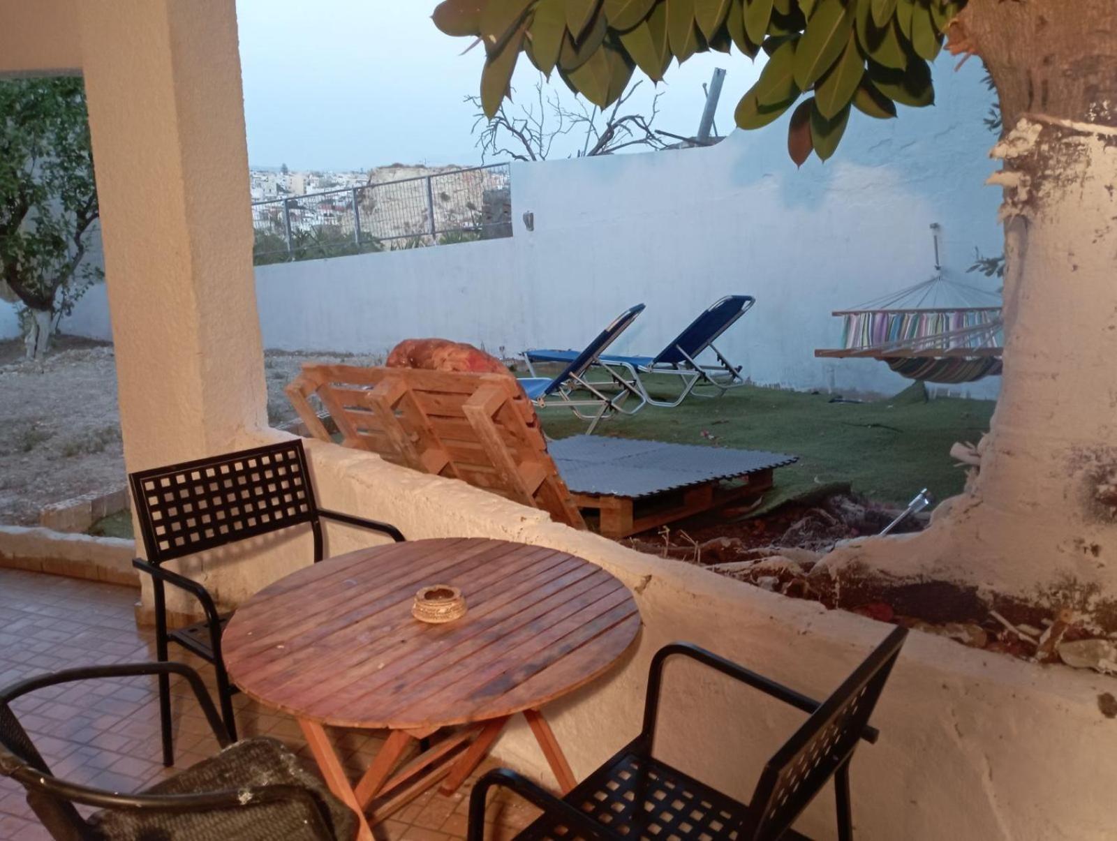 Bibliotheque Vintage Studio & Easy Garden Iraklio Exterior foto