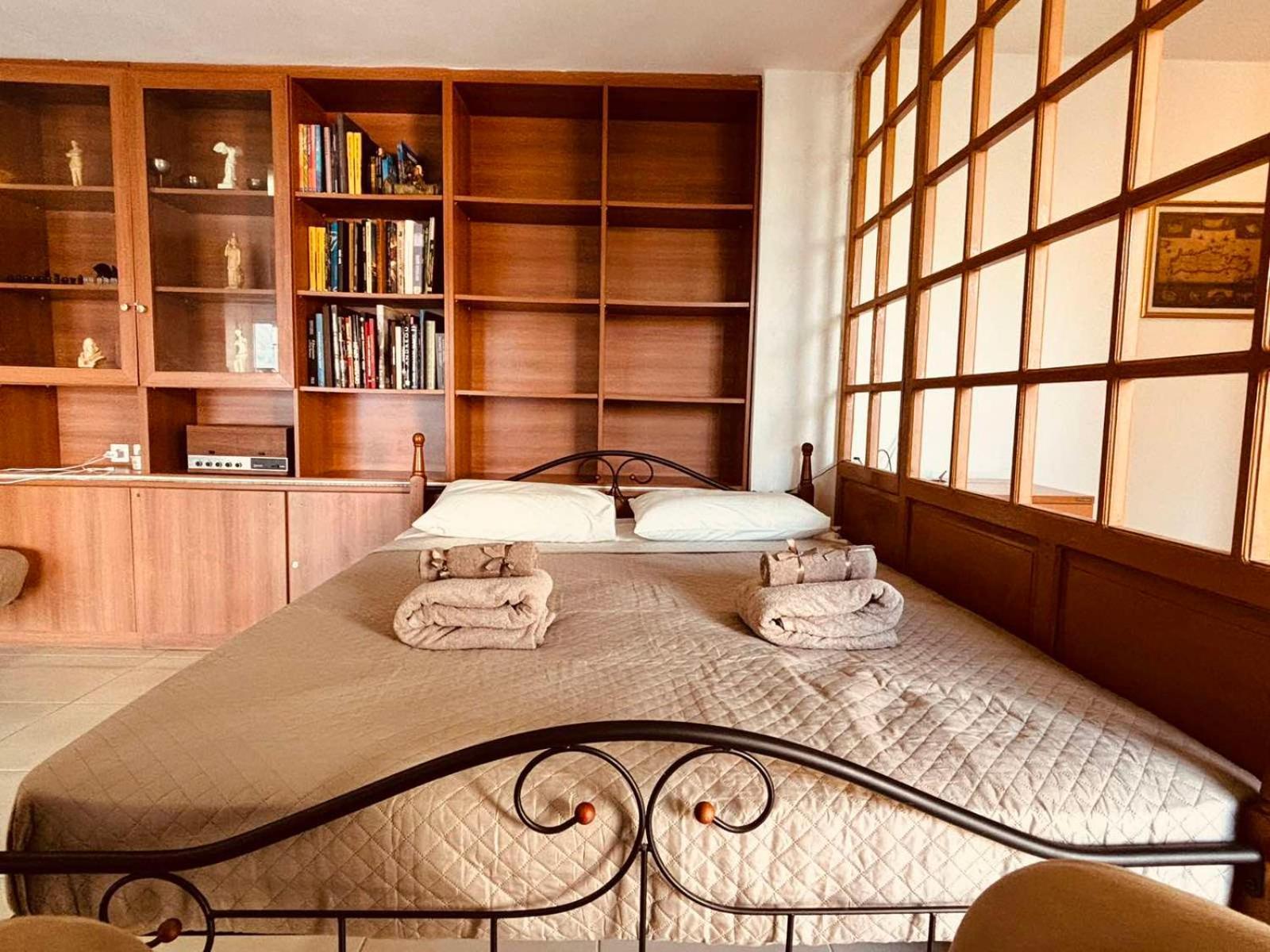 Bibliotheque Vintage Studio & Easy Garden Iraklio Exterior foto